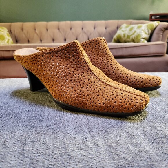 AEROSOLES | Brown Suede Mules - Picture 1 of 7